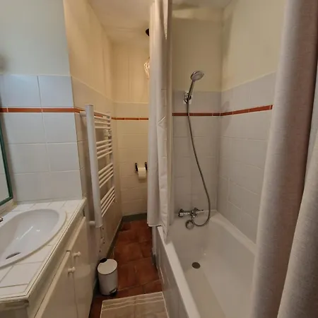 Le Logis Saint Roch Apartment Pézenas